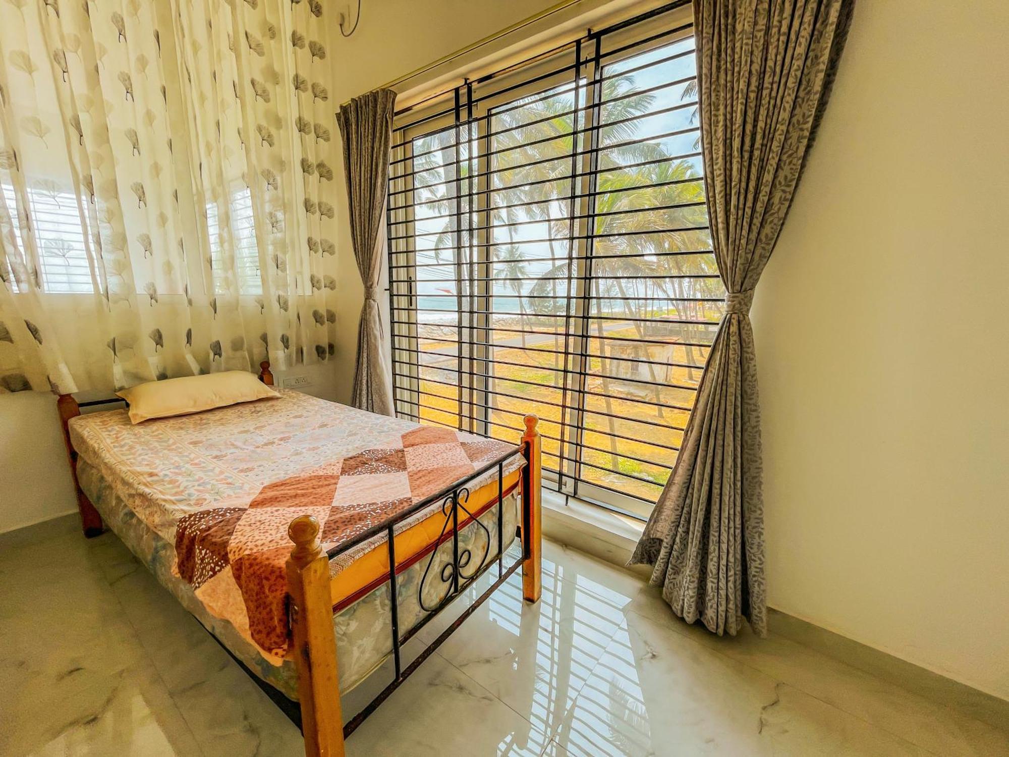Gintara Beach Homestay By Evaddo Kalyānpur Exterior photo